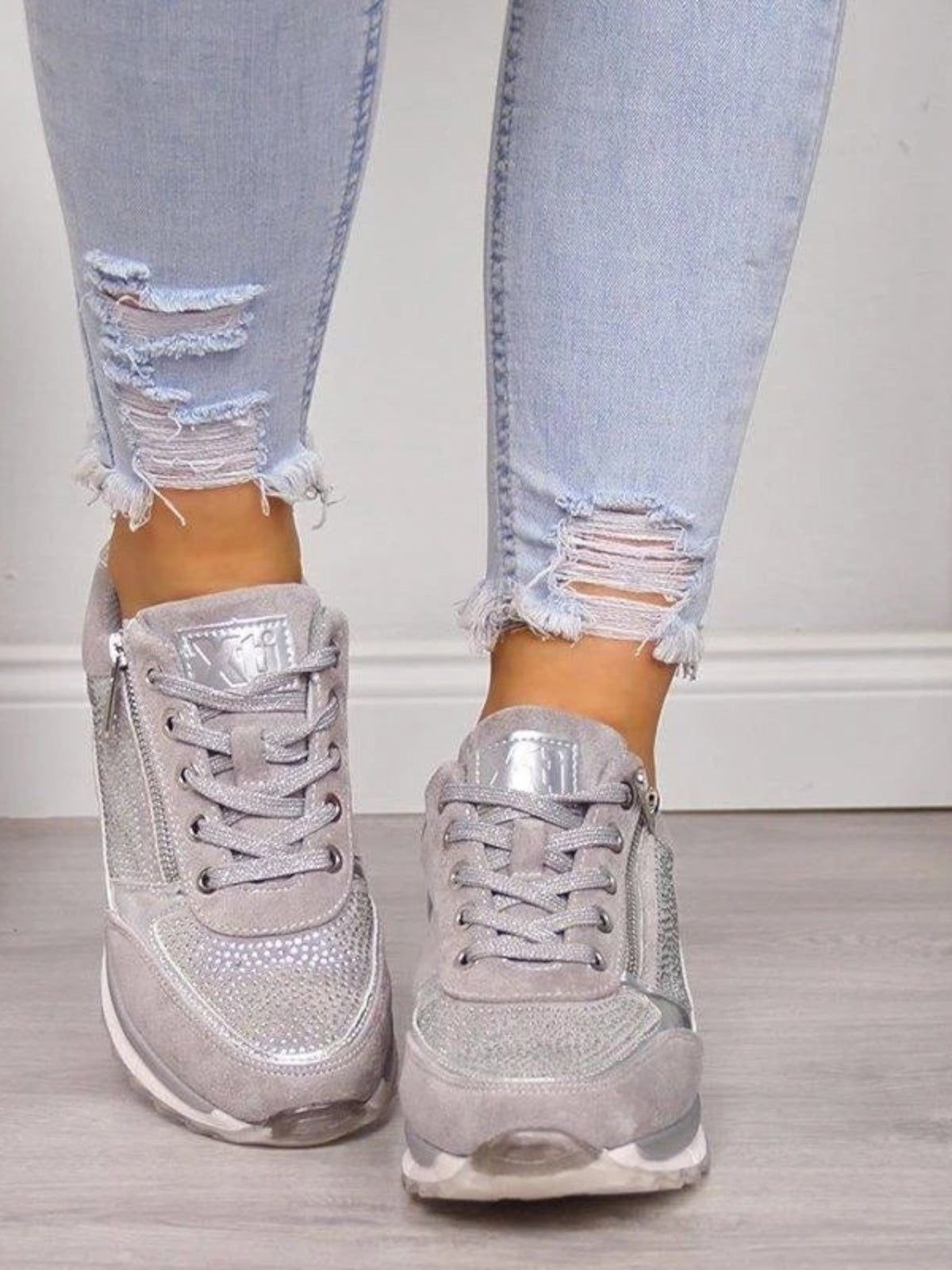 Auro Low Hype Sneakers