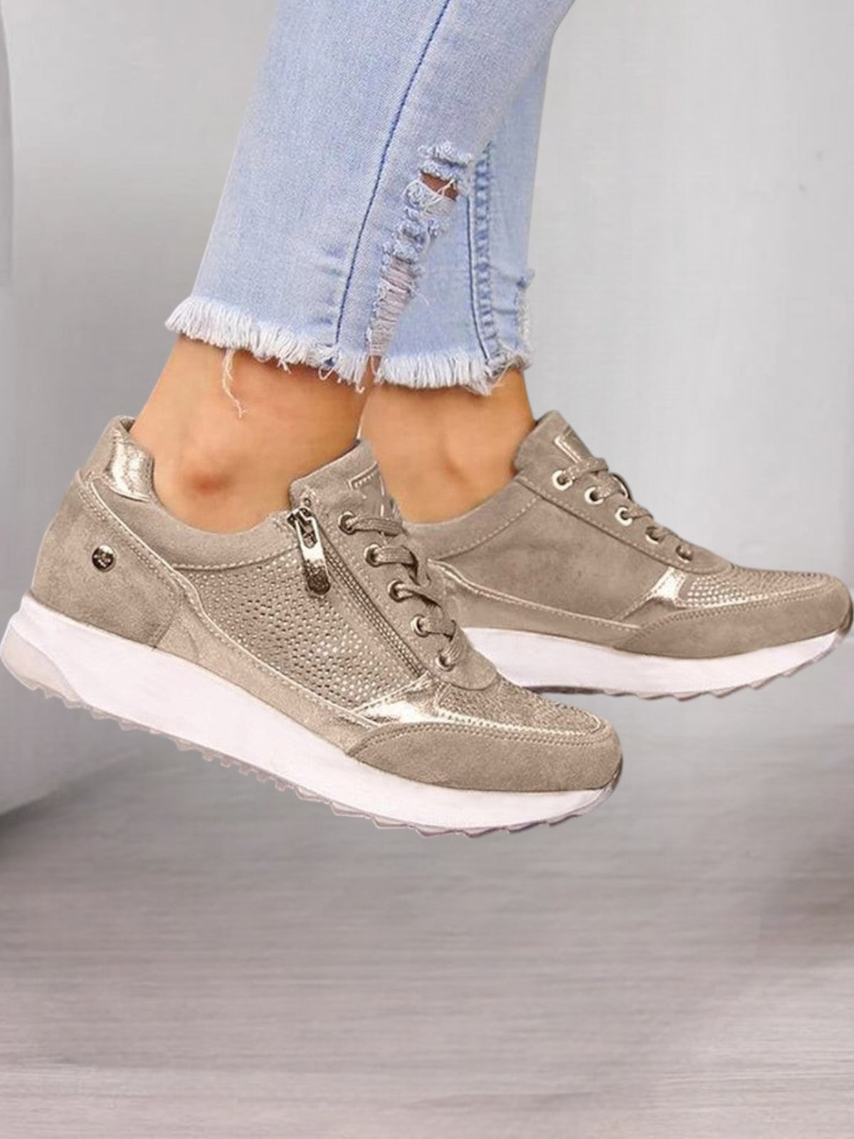 Auro Low Hype Sneakers