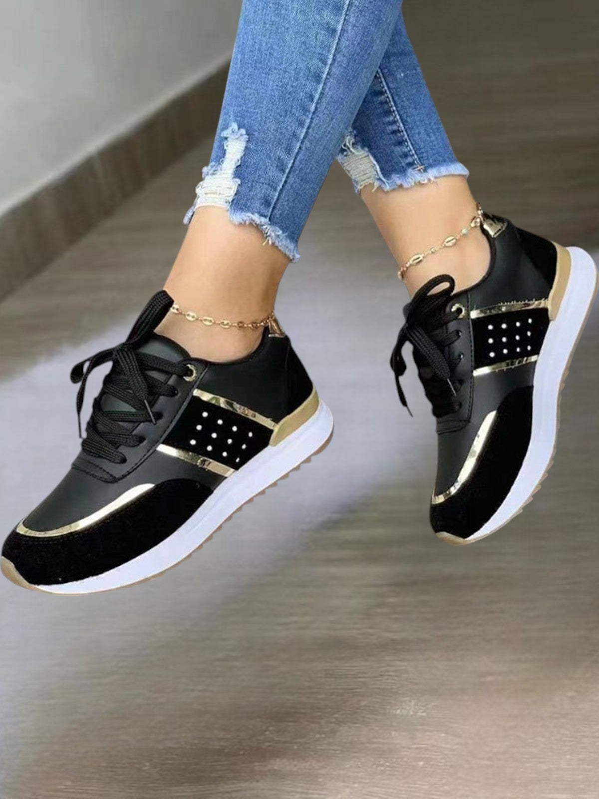 Avi Luxe Low-Cut Sneakers
