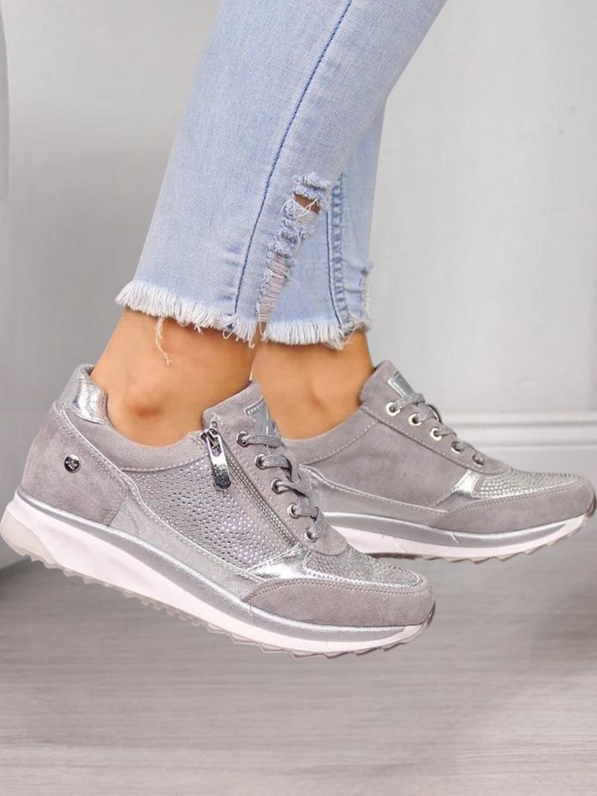 Auro Low Hype Sneakers