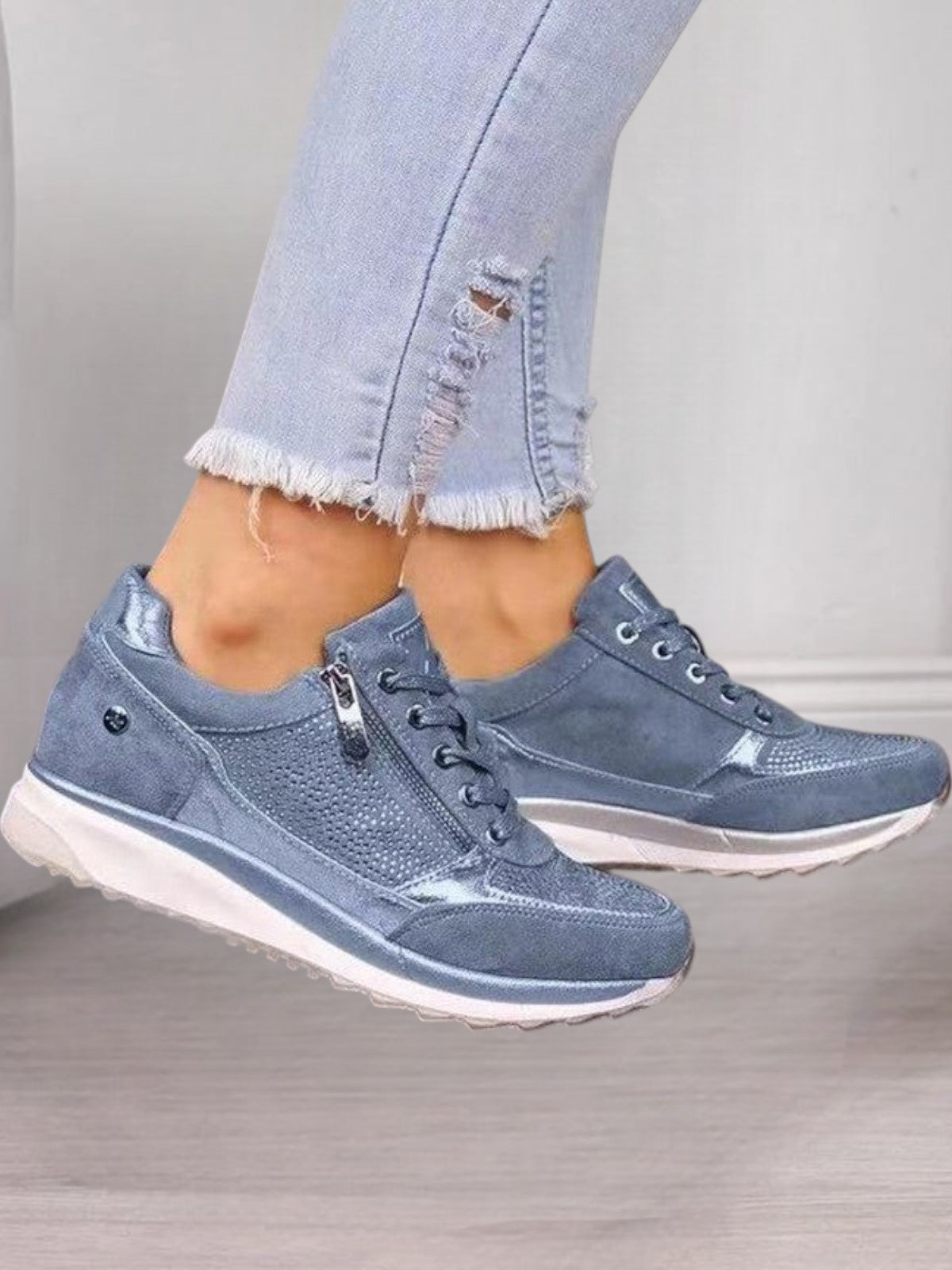 Auro Low Hype Sneakers