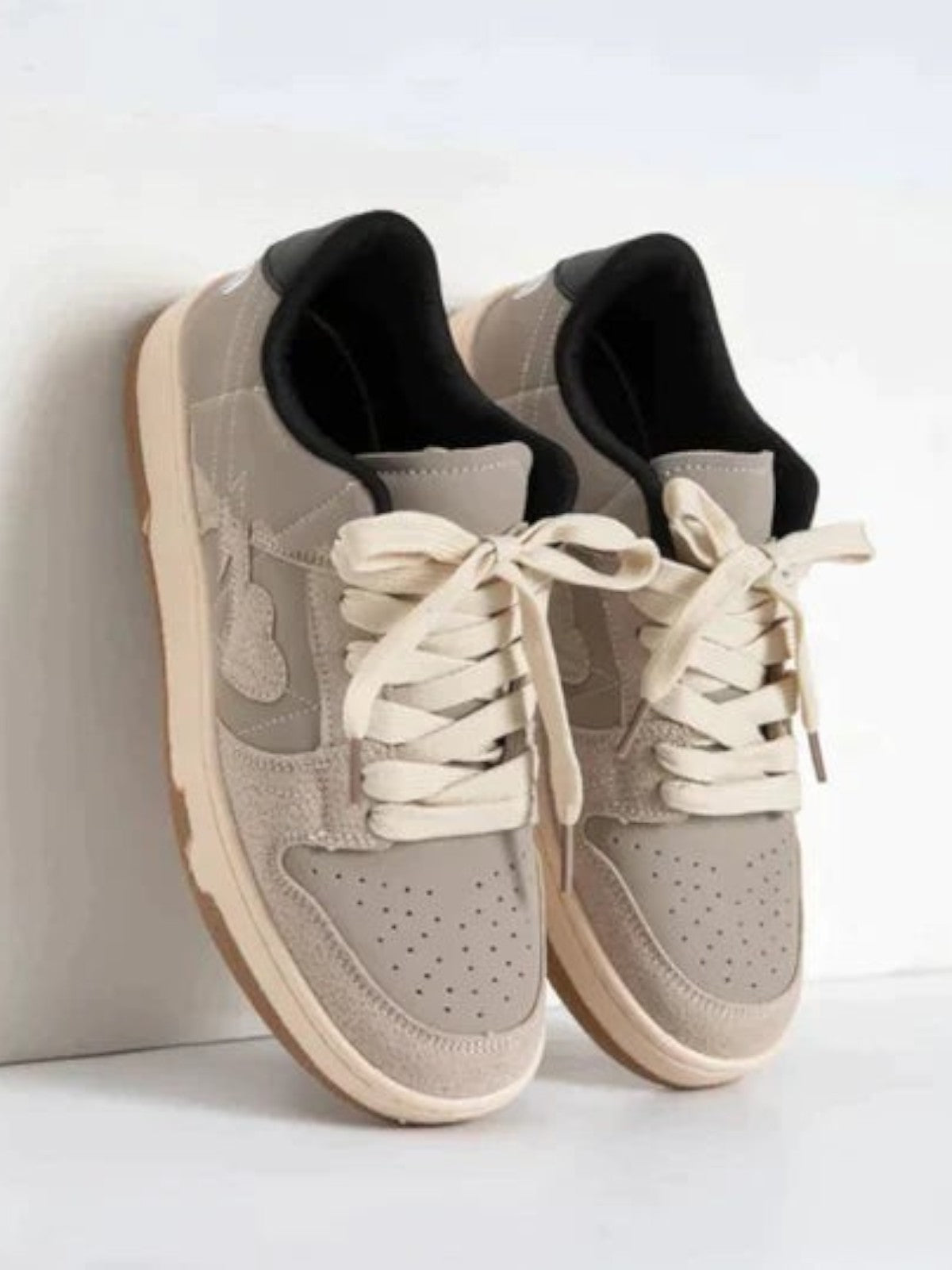 Elamora Heartbeat Sneakers