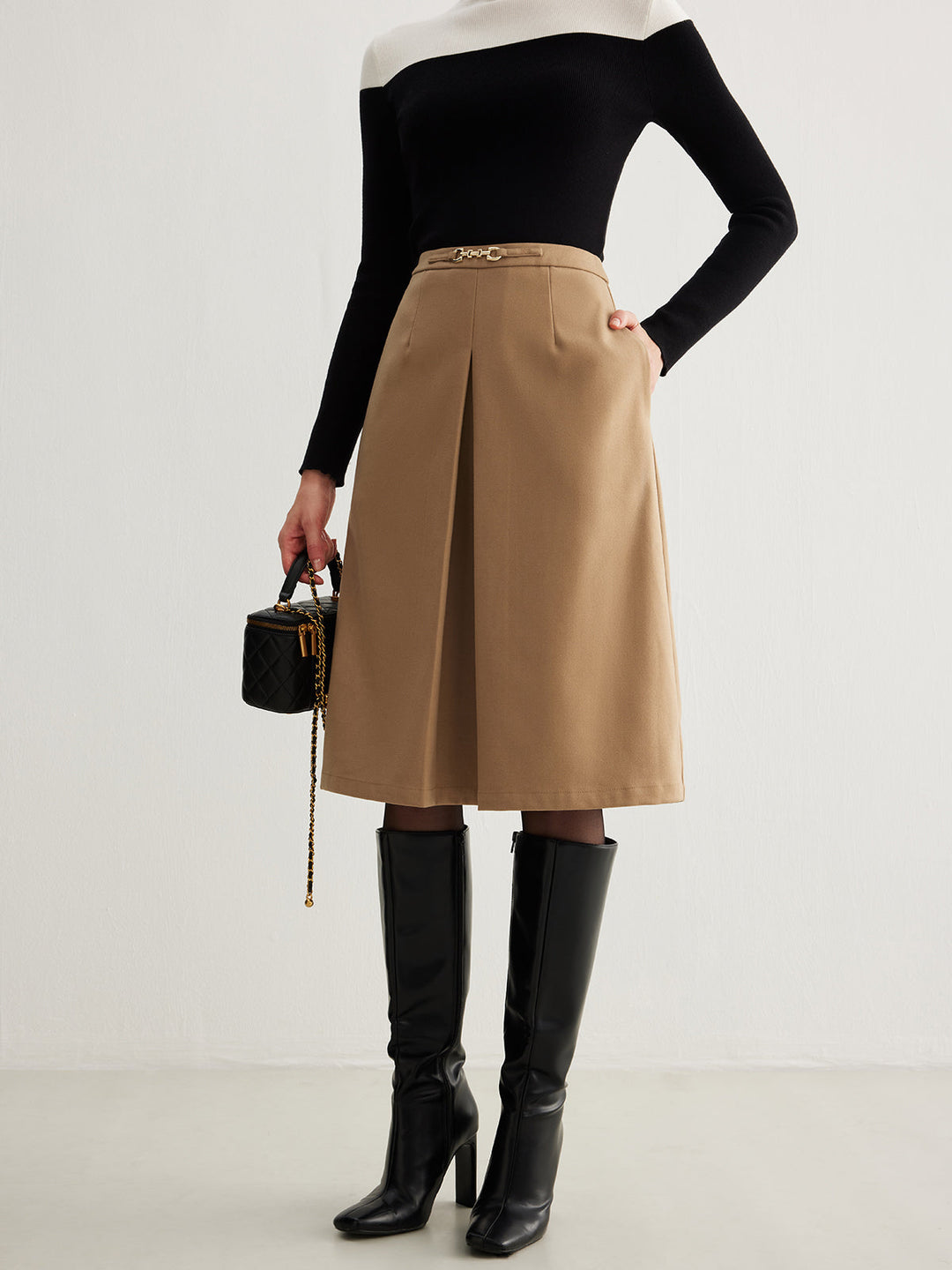 Clara Magnet Closure Pockets Pleated Skirt