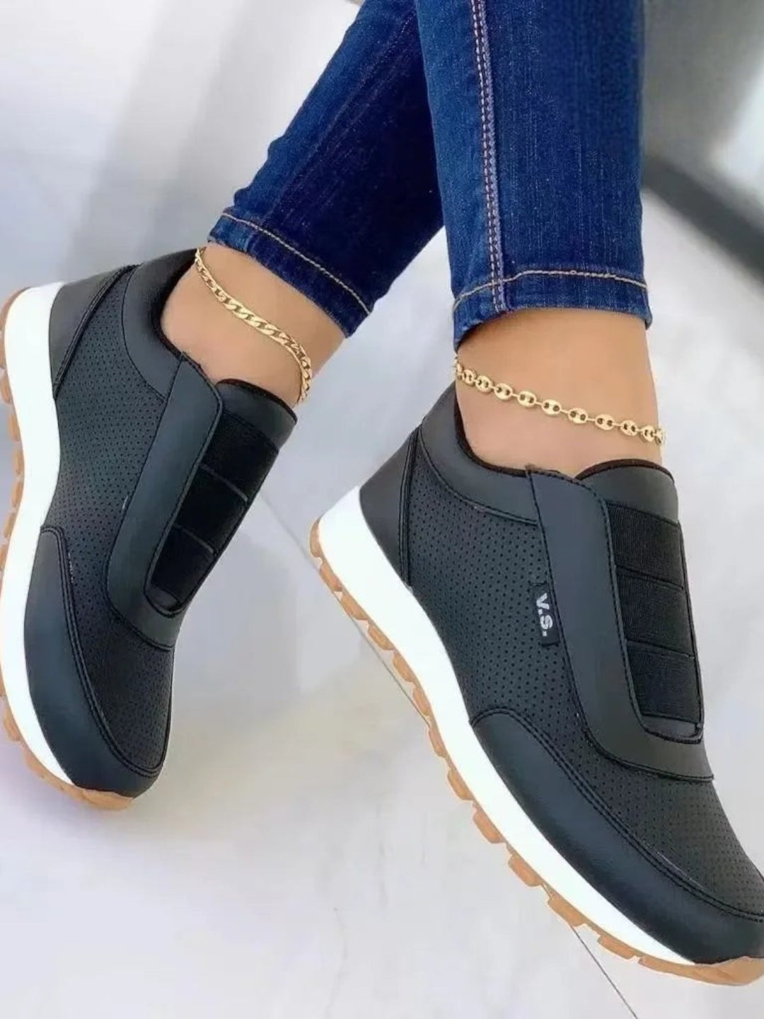 Nova Slip-On Sneakers